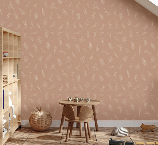 Speelhoek onder een schuine wand met botanisch behang in oud roze met bladeren