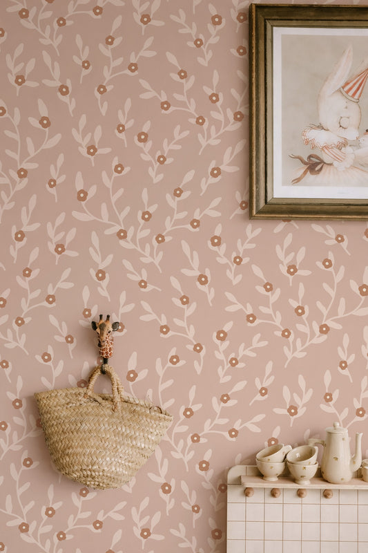 Kinderkamer met Lentebloem behang in oud roze
