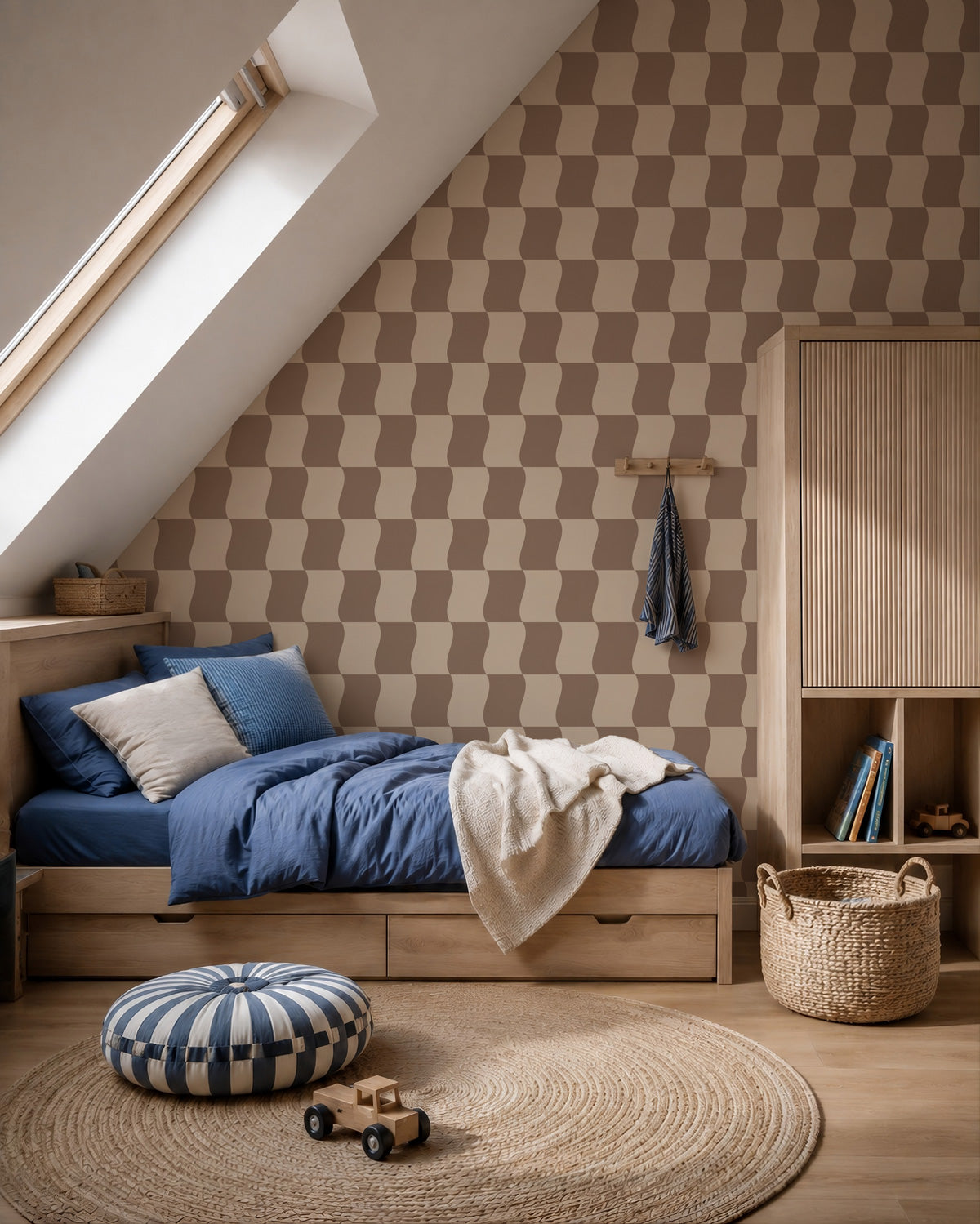 Chambre d'enfant avec le papier peint « Wavy Blocks » en marron